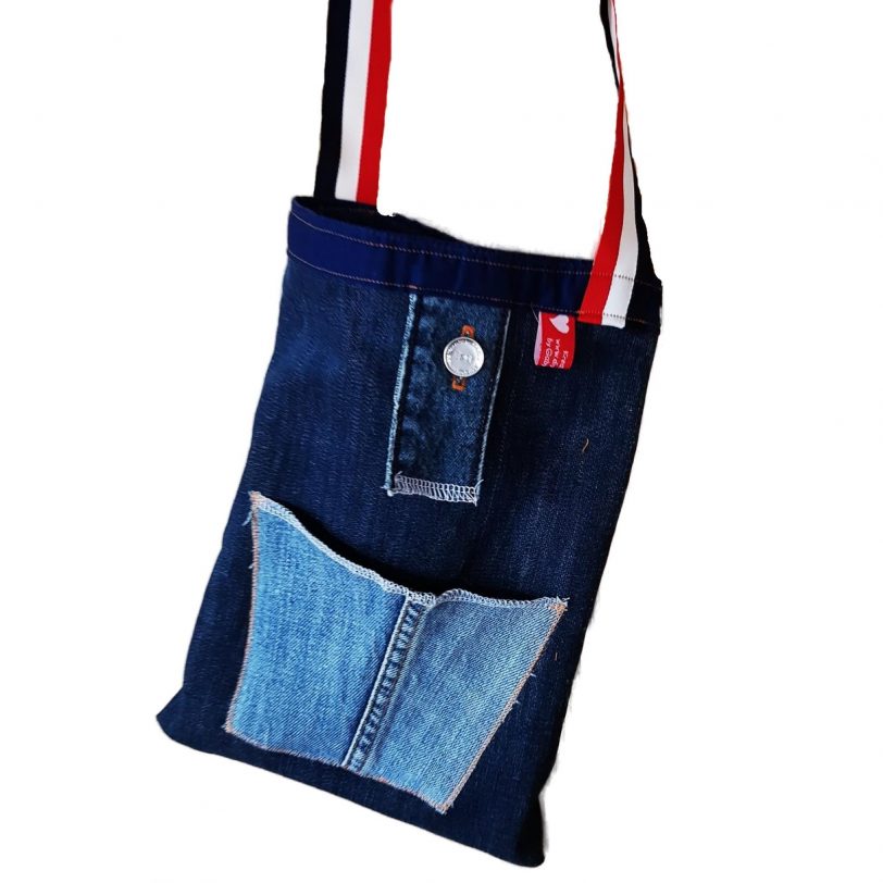 bezaubernde Jeanstasche mit Herz