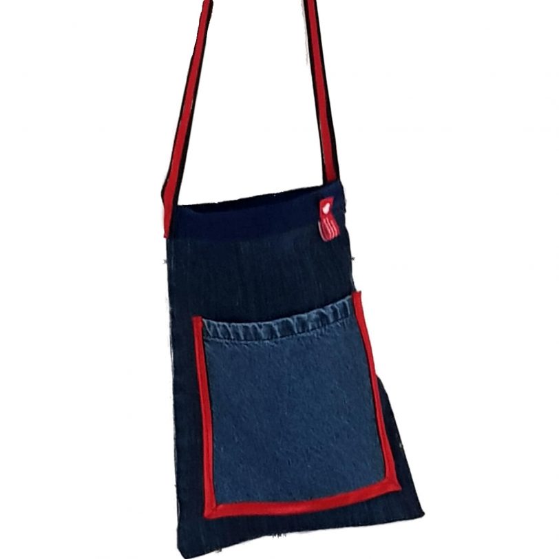 Kleine Jeanstasche aus Markenjeans