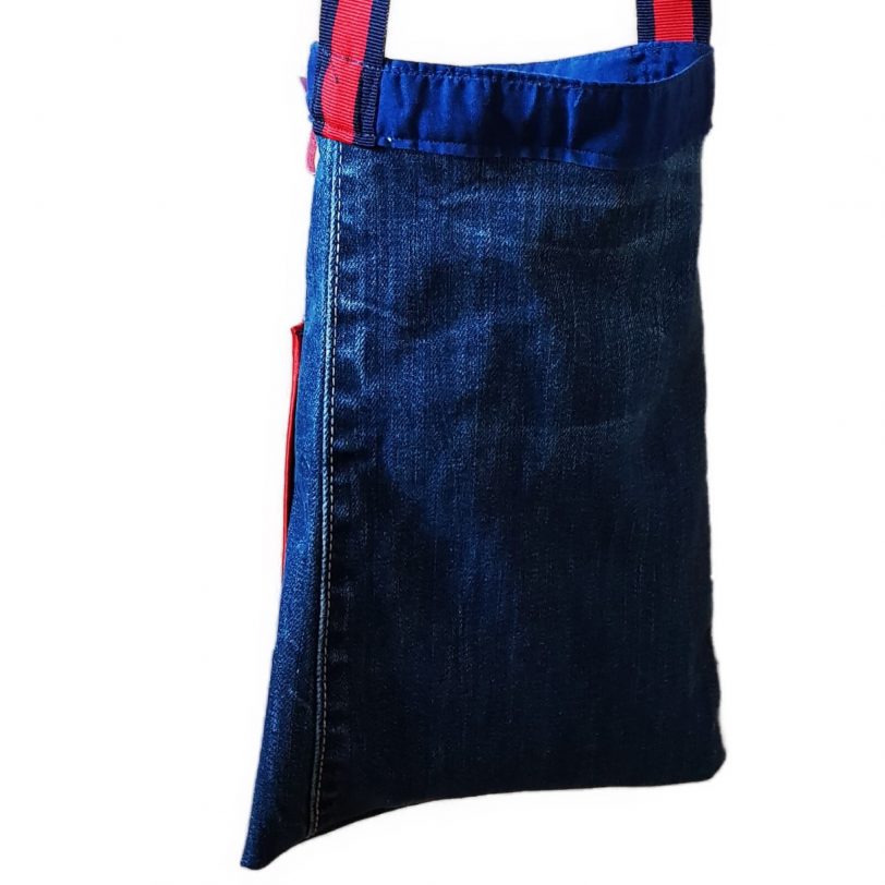 Kleine Jeanstasche aus Markenjeans