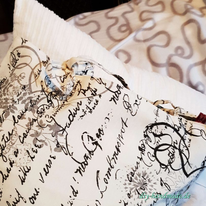 moderner Kissenbezug zum Binden mit Schriftzeichen – Bild 2