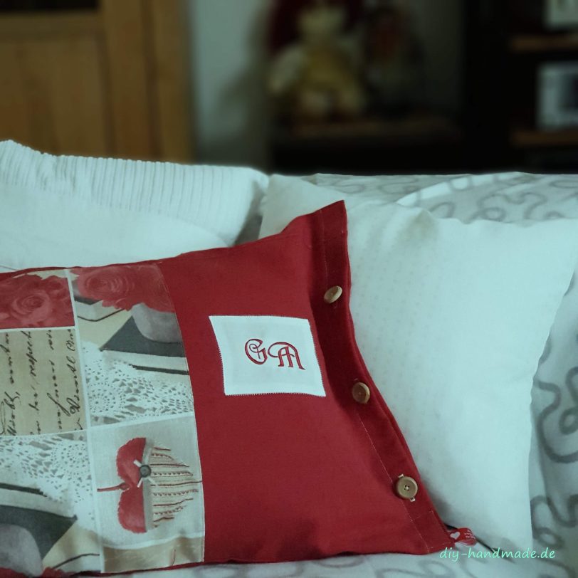 Landhauskissen rot weiß mit Monogramm