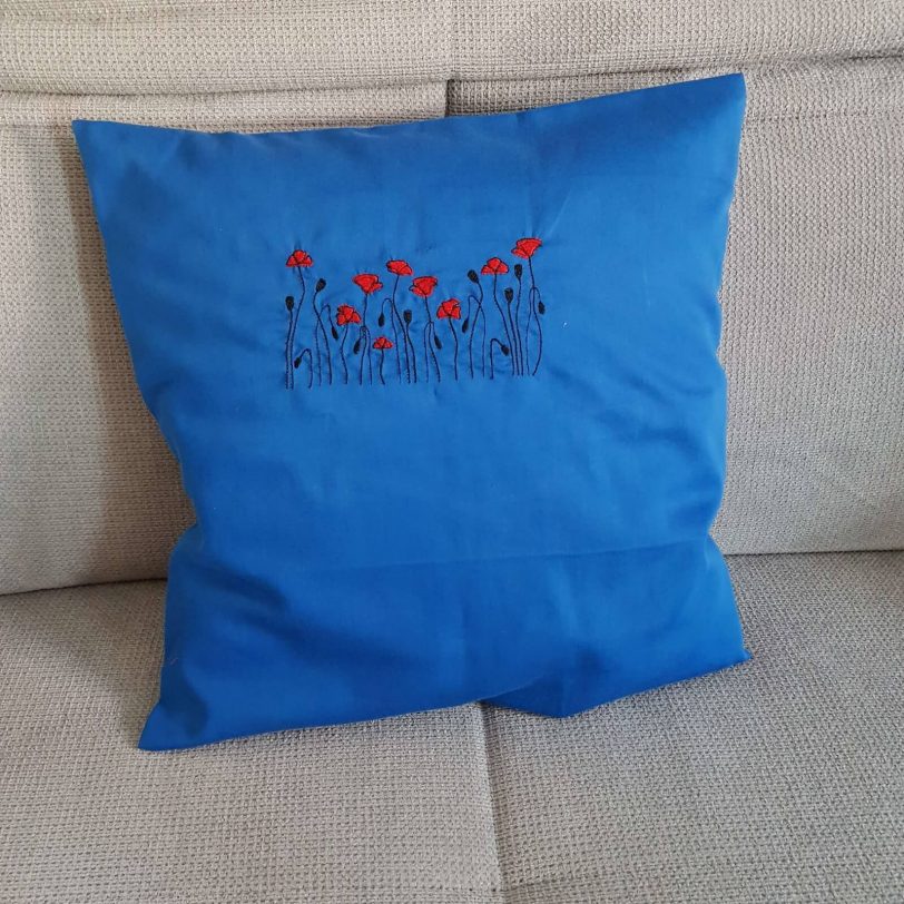 Unikat, blauer Kissenbezug bestickt