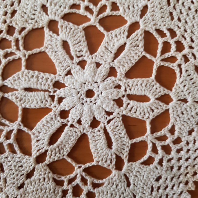 Haekeldeckchen-30cm