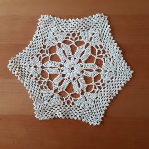 Vintage, gehäkeltes Deckchen handmade
