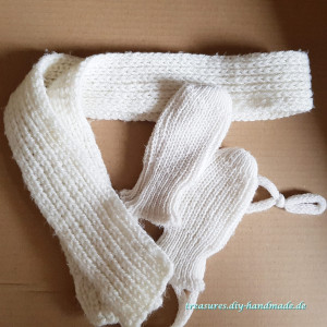 Babyhandschuhe und Schal