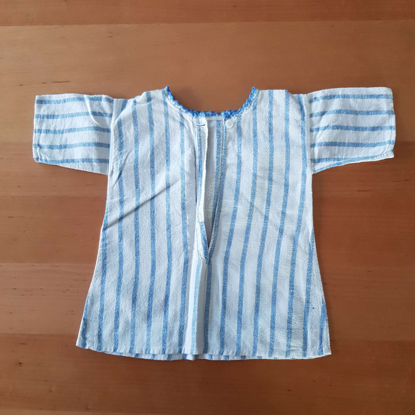 Erstlingshemd 1926 blauweißgestreift