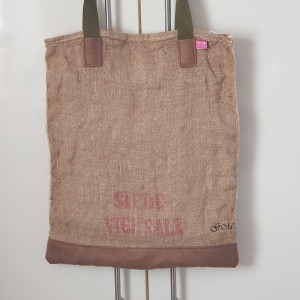 Jutetasche mit viel Stauraum