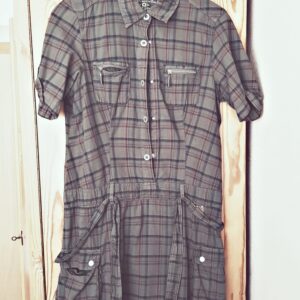 karierte lange Damenbluse oder Kleid