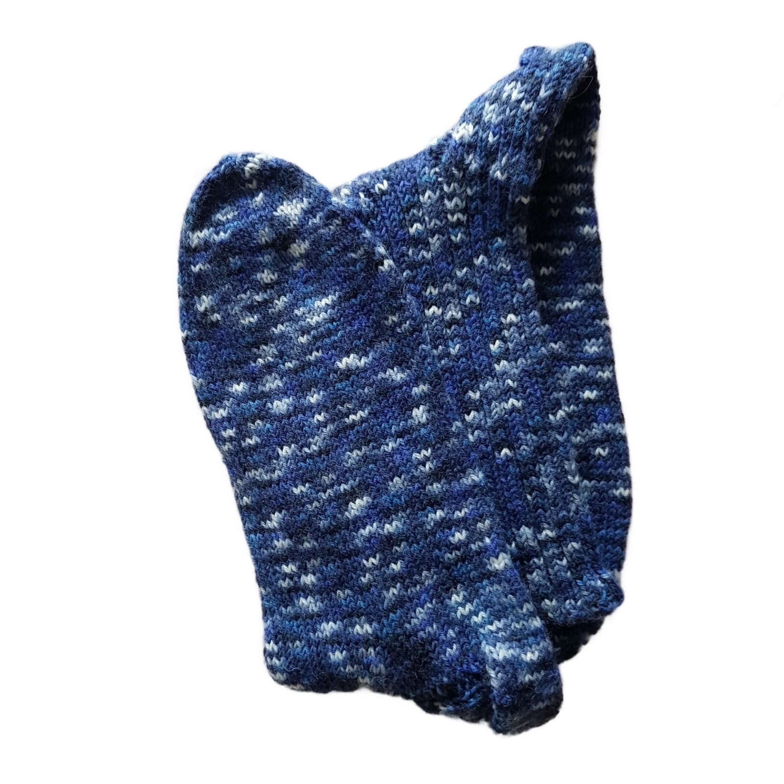 handgestrickte-wollsocken-blau-punkte