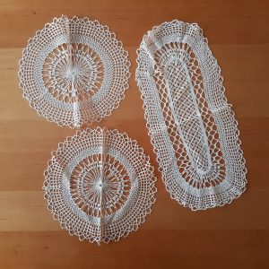 vintage, 3 Häkeldeckchen 50erJahre rose