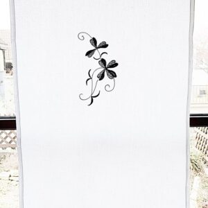 gestickte Gardine im vintage Landhaus