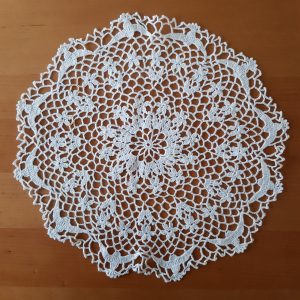 35,90 € jetzt kaufen In den Warenkorb Details anzeigen Platzhalter Vintage, handgehäkeltes Deckchen