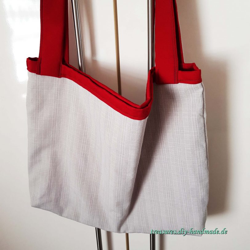 graukarierte Tasche mit langen Henkeln