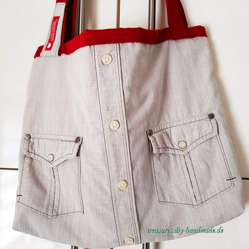 graukarierte Tasche mit langen Henkeln