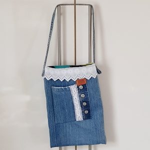 kleine Jeanstasche mit Außentasche