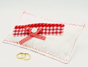 bayerisches Ringkissen weiß mit rot,