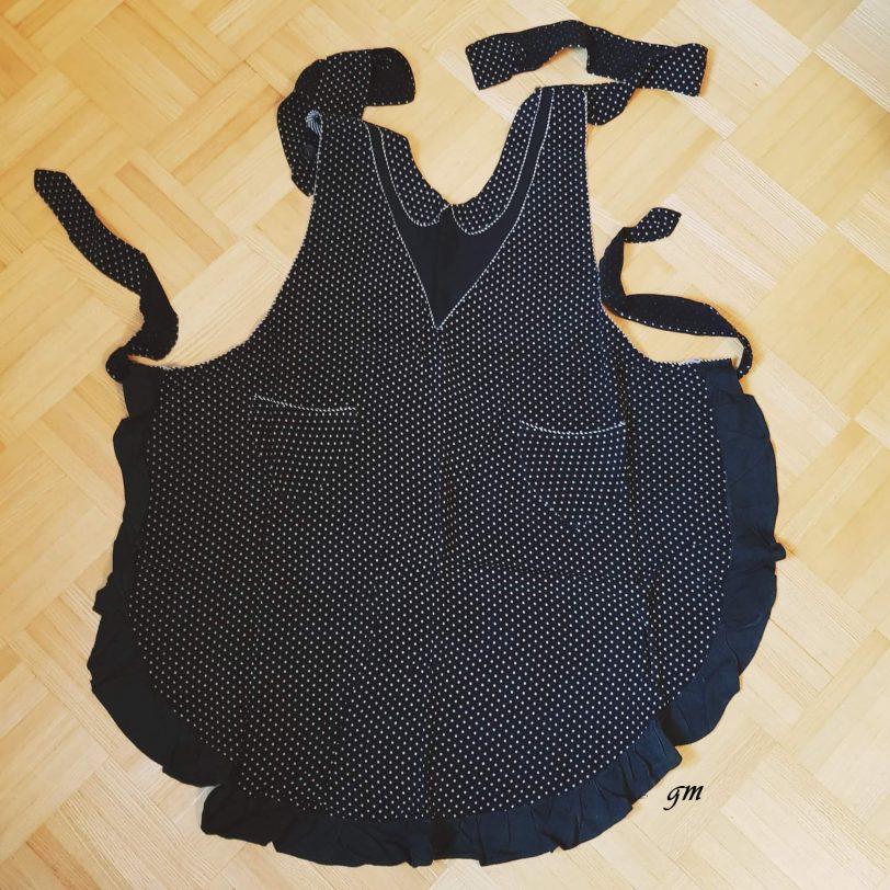 schwarze Schürze handgefertigt 50er/60er