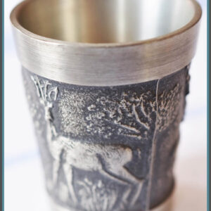 Schnapsbecher aus Zinn, Jagdmotive,