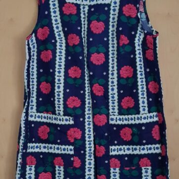 Vintage, handgemachte Kittelschürze aus den 70er Jahren, retro Stoff