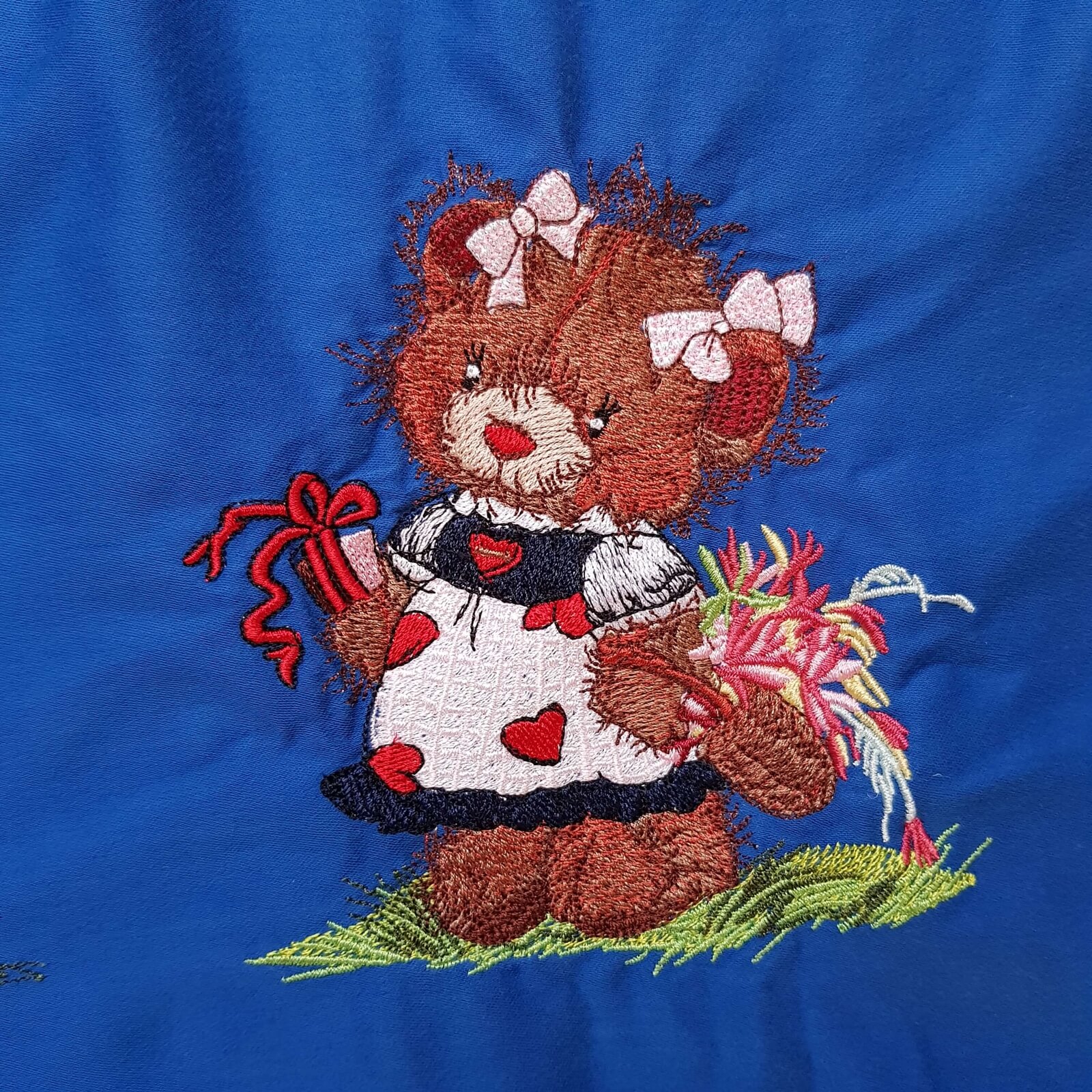 blaue Krabbeldecke bestickt, Spieldecke – Bild 2