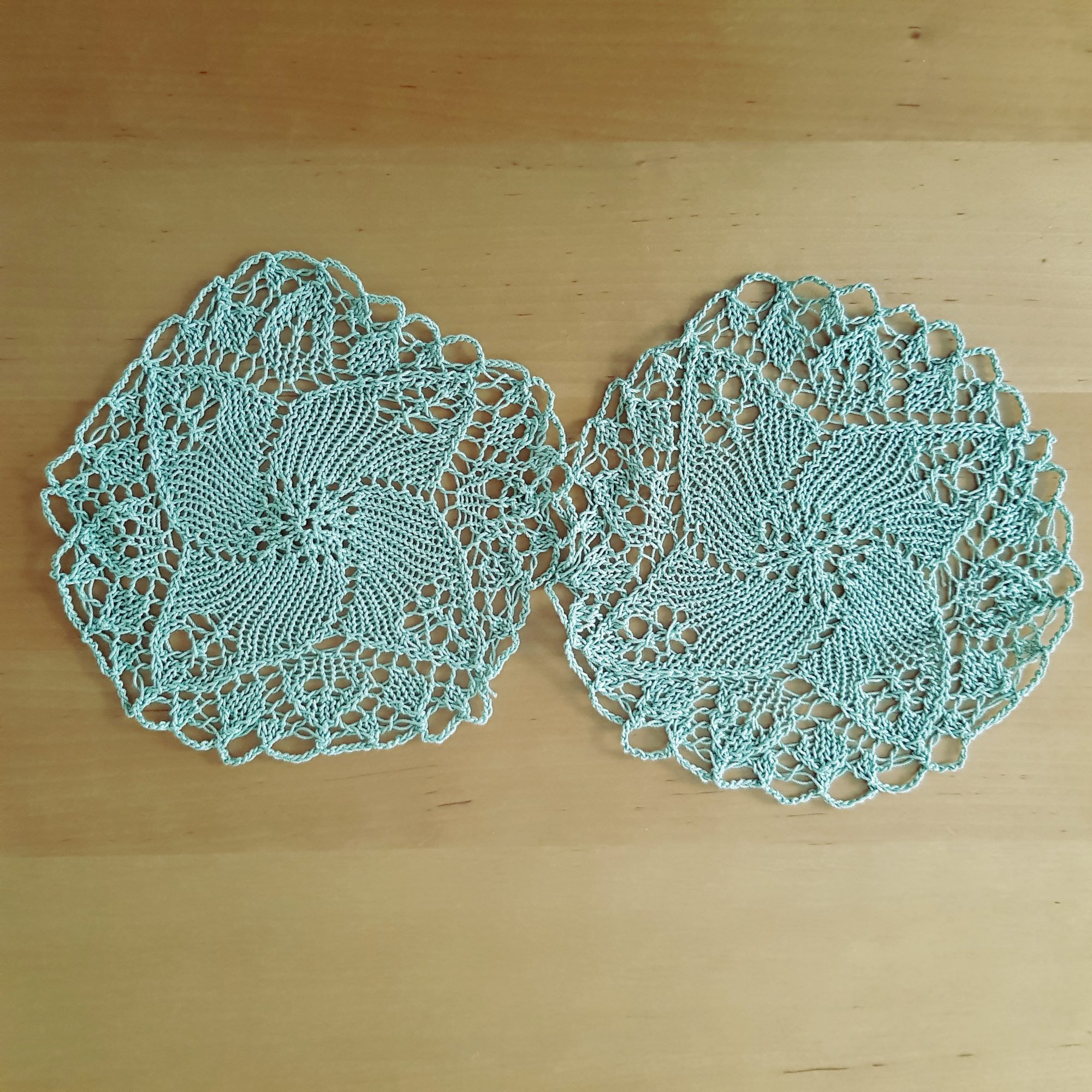vintage, gestricktes Deckchen, grün