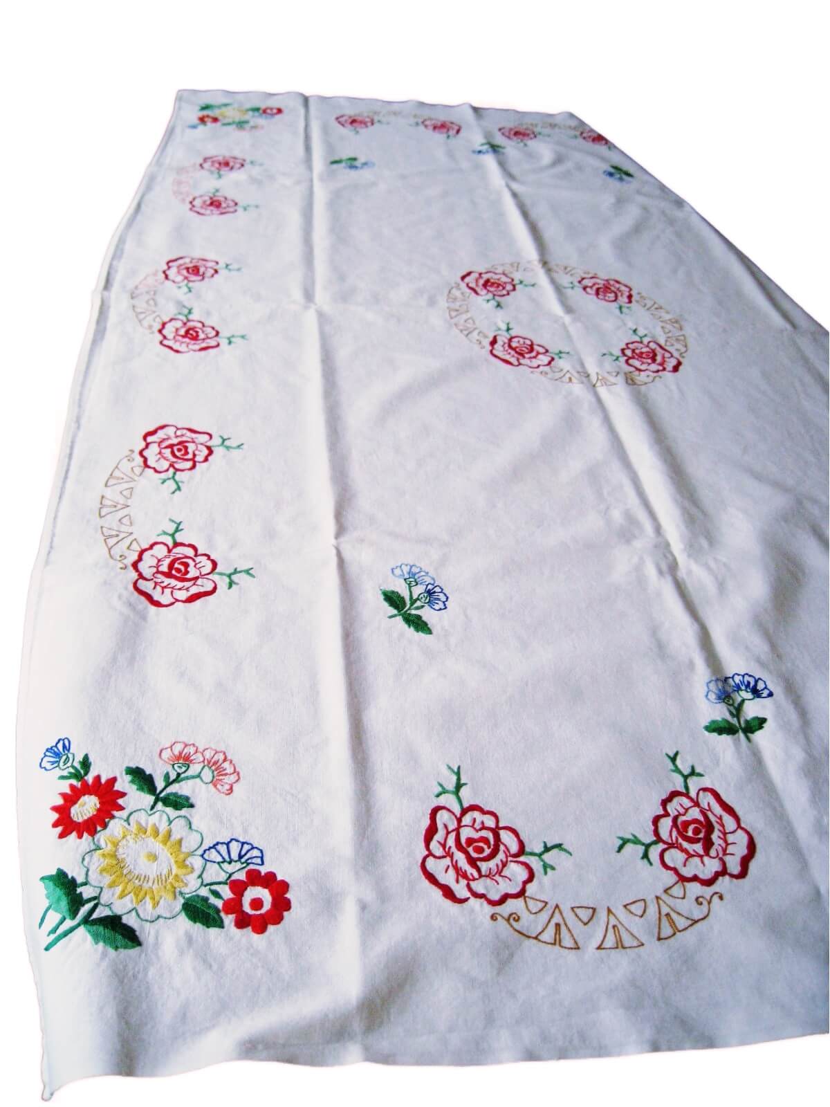 handgestickte Tischdecke